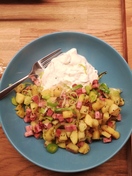 Kartoffeln mit Jagdwurst, Lauch und Sour Cream von Jan_kocht912 | Chefkoch