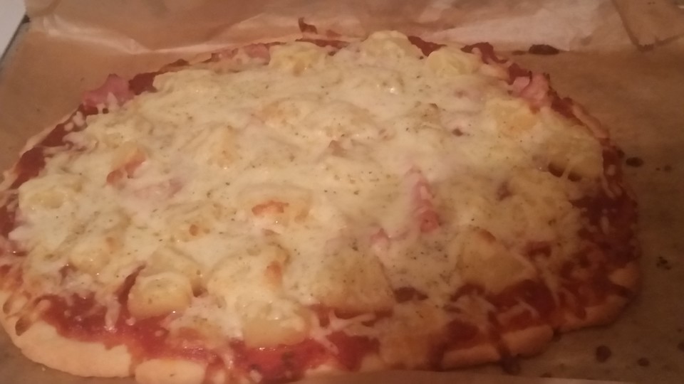 Pizza Hawaii aus Quark-Öl-Teig mit Salami von ChefKoch_Bene | Chefkoch