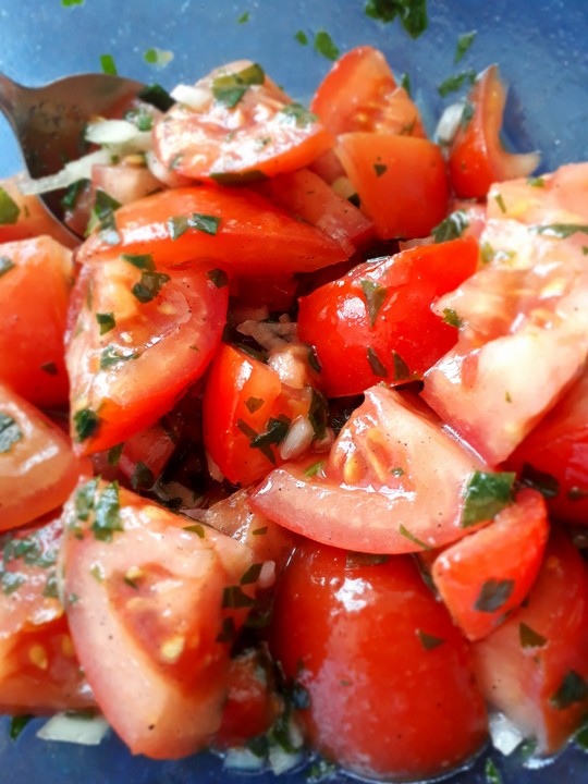 Einfacher Tomatensalat mit Knoblauch von Nanna8197 | Chefkoch