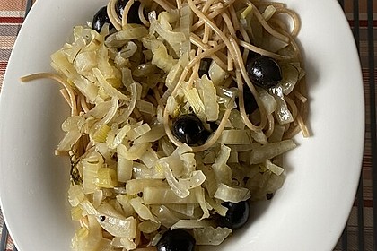 Spaghetti mit Fenchel und Oliven (Bild)