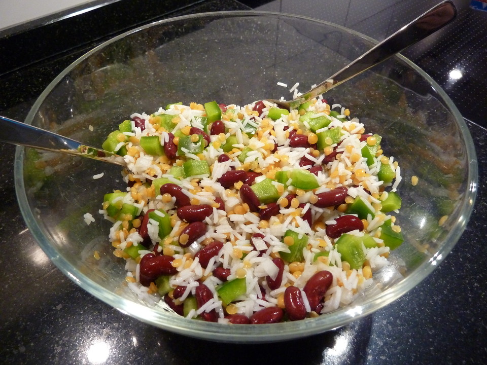 Salat mit Bohnen, Linsen, Paprika und Reis von swes | Chefkoch