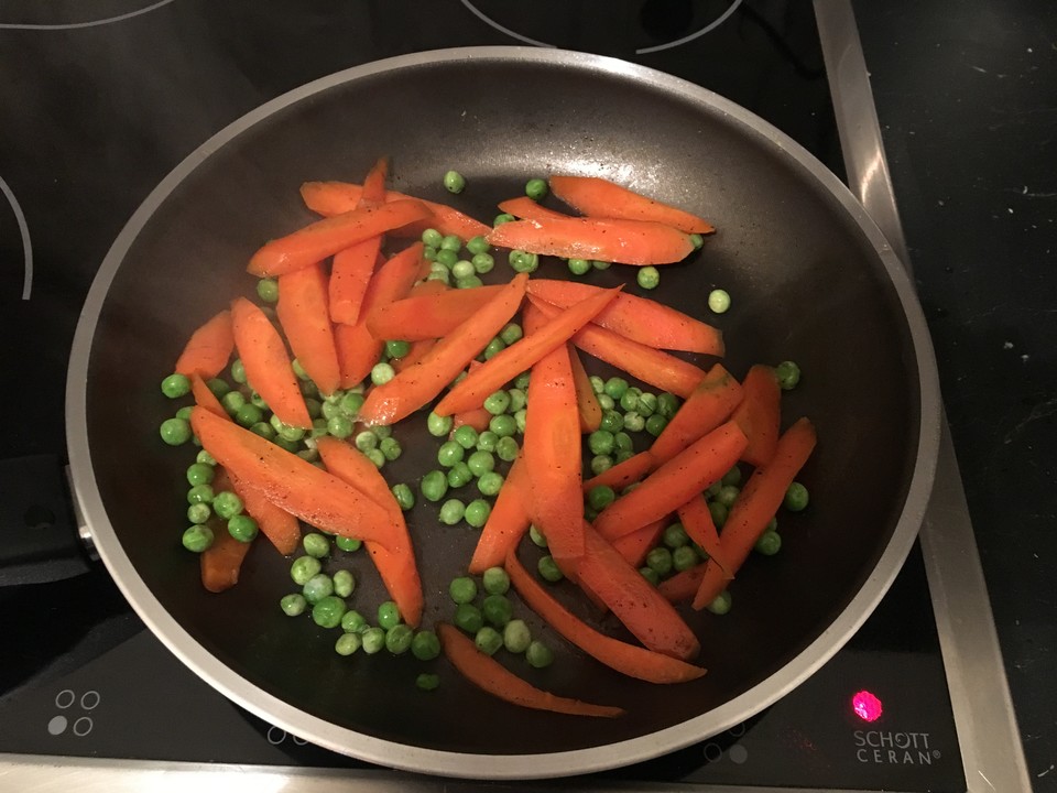 Glasiertes Erbsen-Möhren-Gemüse von jales_creativefood | Chefkoch