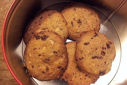 Cookies mit weißer und dunkler Schokolade und Nüssen (aus den USA) (Bild)