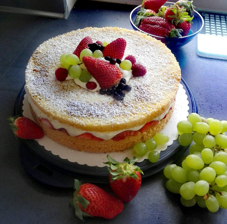 Erdbeer-Sahne-Schmand-Torte von simsalabim0_1 | Chefkoch