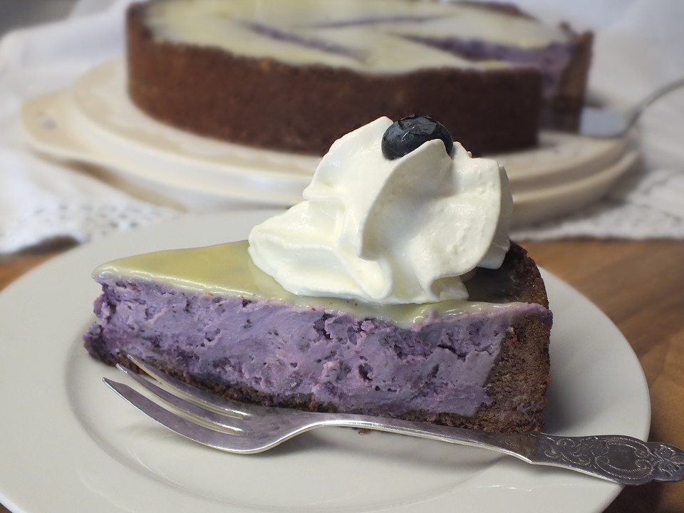 Blueberry-Cheesecake mit weißem Schokoladenguss von Magerquak | Chefkoch