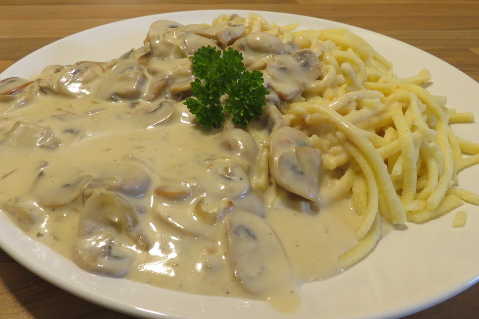 Champignons in Sahnesauce mit Spätzle von LaurasTorten | Chefkoch