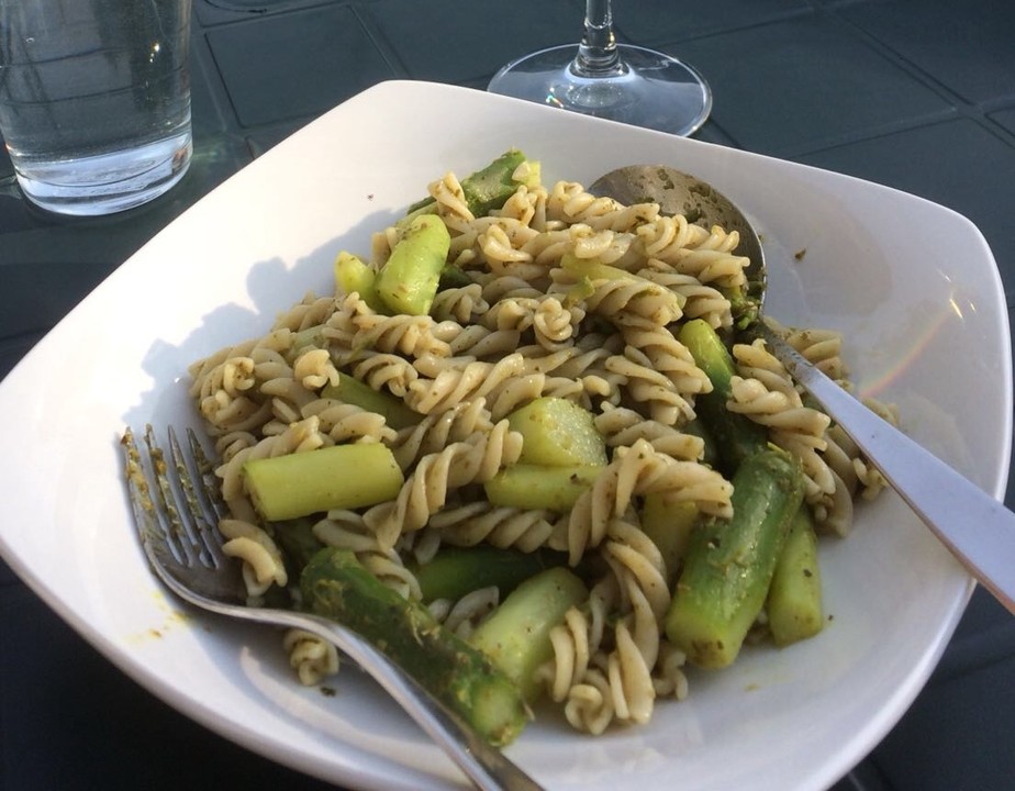 Pasta mit grünem Spargel-Hähnchen-Pesto von paulaboküs | Chefkoch