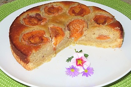 Aprikosenkuchen mit Mandelguss (Bild)