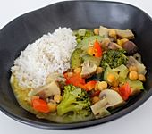 Gemüsecurry mit Kichererbsen und Kokosmilch (Bild)