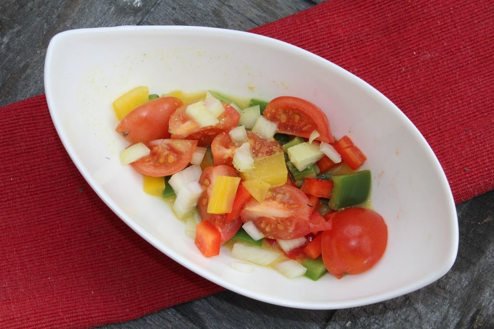 Vegetarischer Paprika-Tomaten-Salat von geschmacklich_gut | Chefkoch