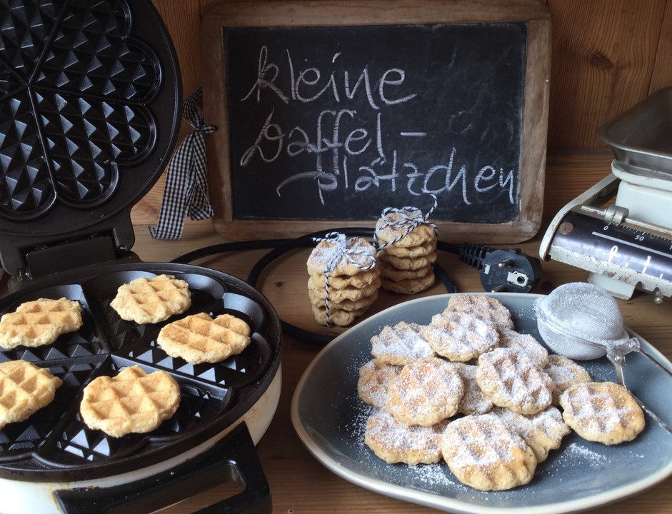 Kleine Waffelplätzchen aus dem Waffeleisen von Maggie48 | Chefkoch