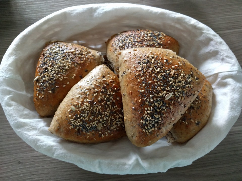 Mehrkornbrötchen mit Vollkornschrot von LeLu2 | Chefkoch