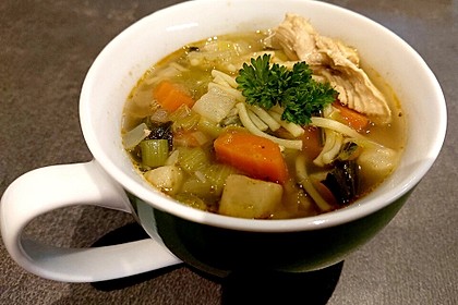 Gemüsesuppe mit Huhn (Bild)