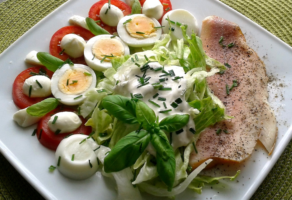 Frischer Salat mit geräucherter Forelle von AGMA | Chefkoch