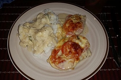 Hähnchenbrustfilet mit Tomate und Mozzarella in Kräuter - Sahne - Sauce (Bild)