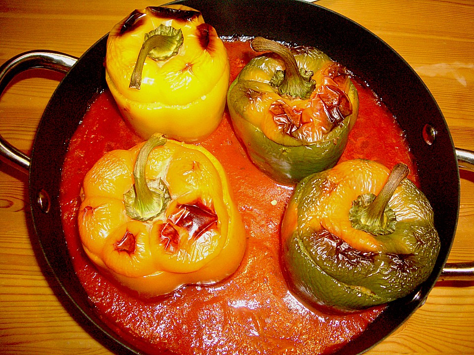 Gefüllte Paprika in Tomatensoße von mima53 | Chefkoch