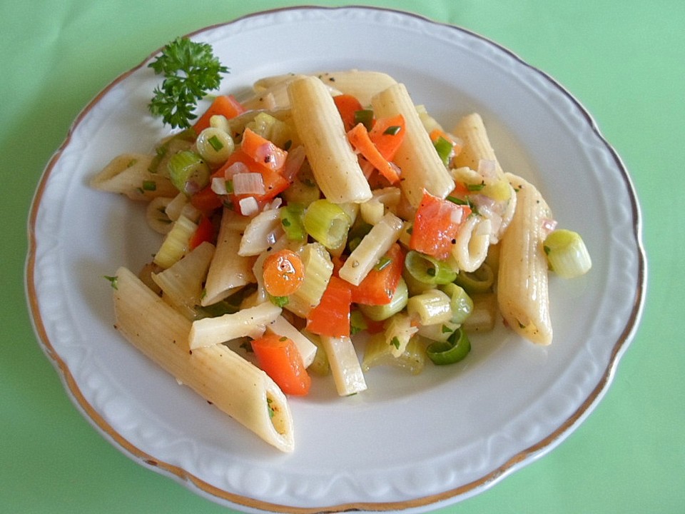 Nudelsalat Mit Paprika Und Staudensellerie Von Nudelina Chefkoch My