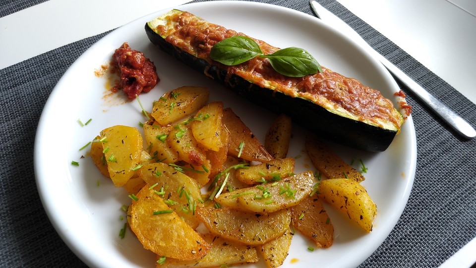 Gefüllte Hack-Zucchini auf italienische Art von cuciiina | Chefkoch