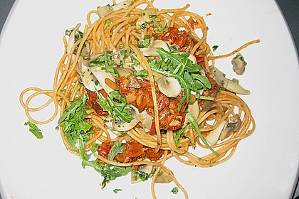 Italienische Tomatensauce mit Gemüse (Bild)