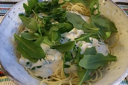 Spaghettini mit Ziegenkäse, Rucola und Limetten (Bild)