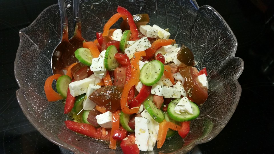 Griechischer Bauernsalat mit Schafskäse von FrlM | Chefkoch
