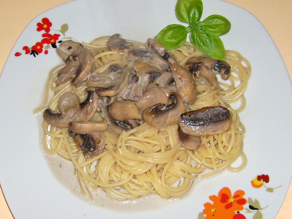 Spaghetti mit Champignon - Sahne - Soße von karaburun | Chefkoch
