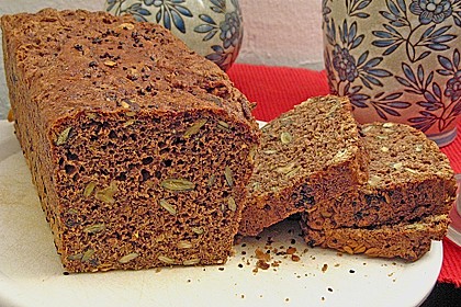 Steirisches Kürbiskern-Brot mit Kürbiskernöl (Bild)