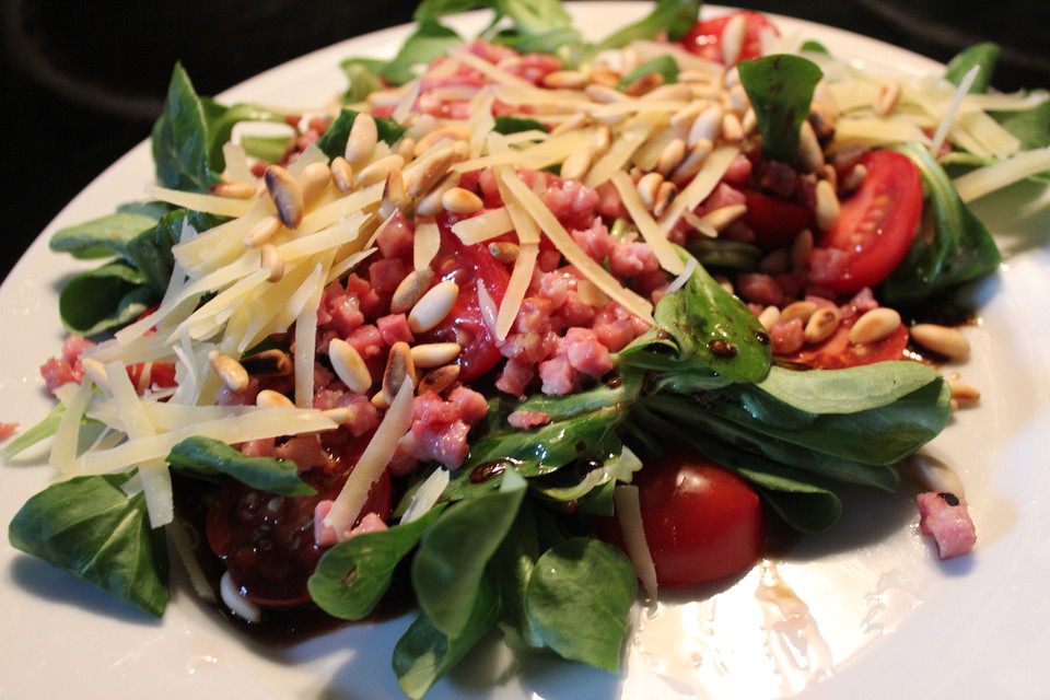 Feldsalat mit Speck und Pinienkernen | Chefkoch