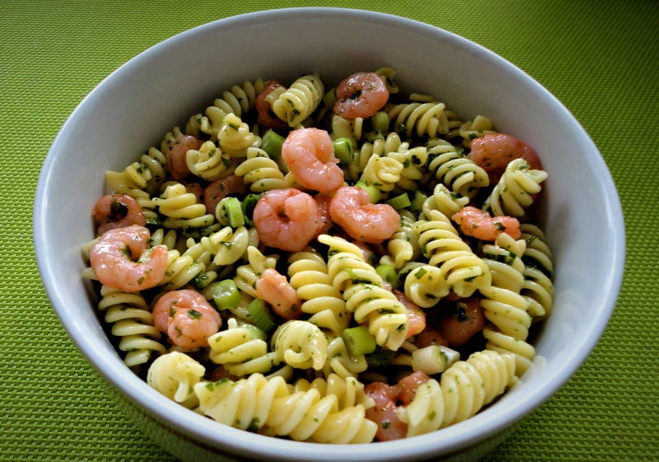 Spaghettisalat mit Krabben und Lauch | Chefkoch