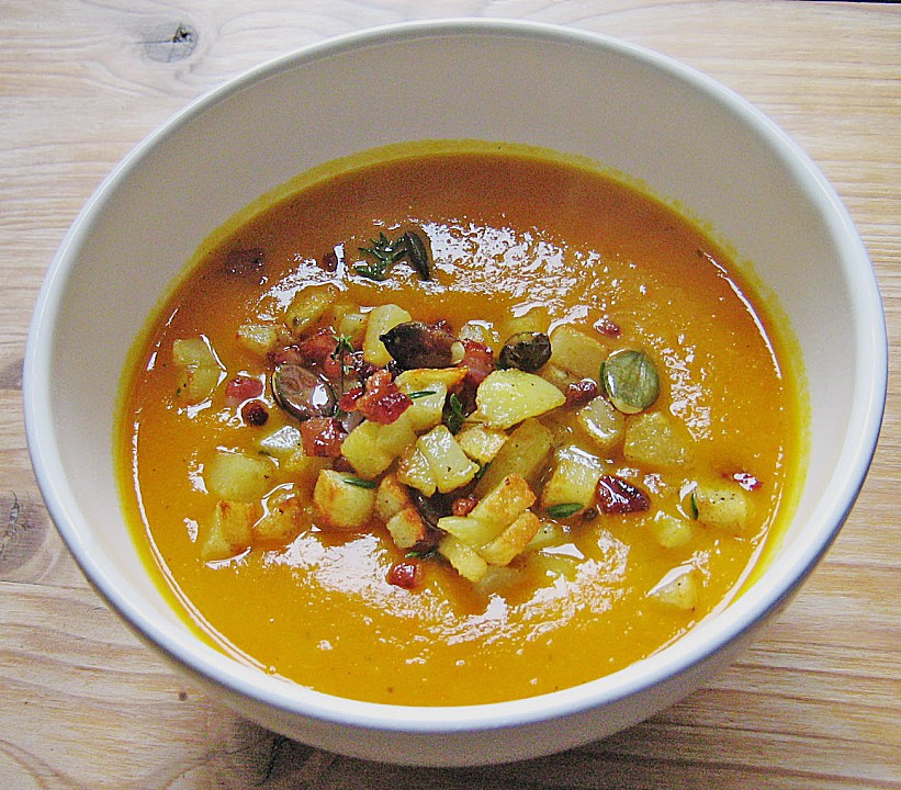 Kürbis - Apfel - Suppe mit Kartoffel - Speck - Croûtons | Chefkoch
