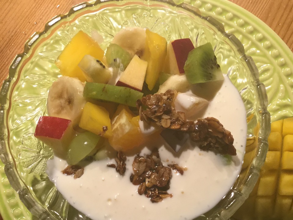 Obstsalat mit Zitronen - Joghurt - Sauce | Chefkoch