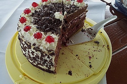 Schwarzwälder Kirschtorte 240