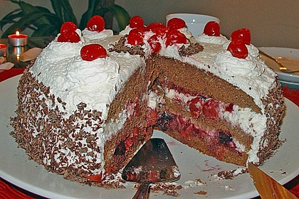 Schwarzwälder Kirschtorte 385