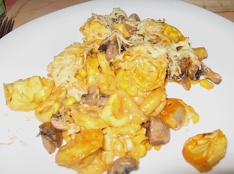Tortellini mit leckerer Tomaten - Sahne - Sauce überbacken ...