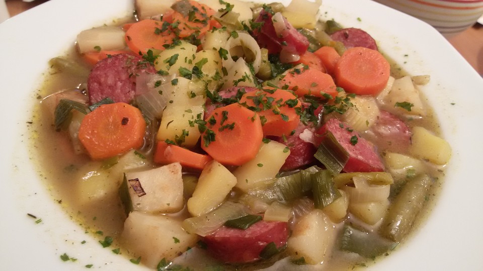 Kartoffel - Gemüseeintopf mit Mettenden von Daggile | Chefkoch