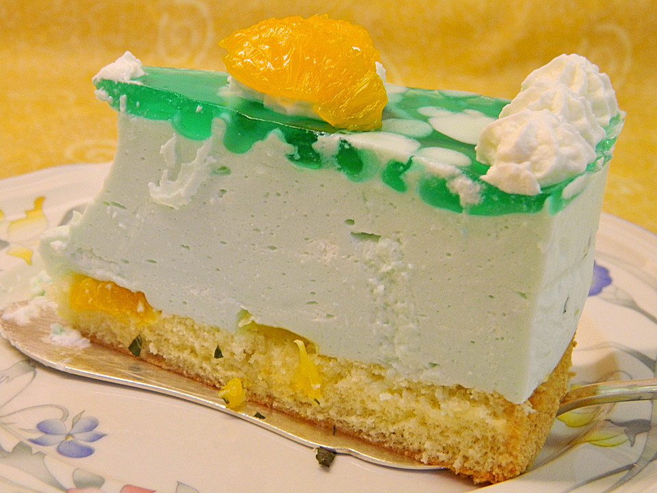 Mai - Torte mit Waldmeister Dickmilch Creme von polsterratte | Chefkoch