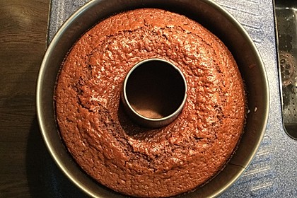 Schokoladenkuchen mit saurer Sahne (Bild)