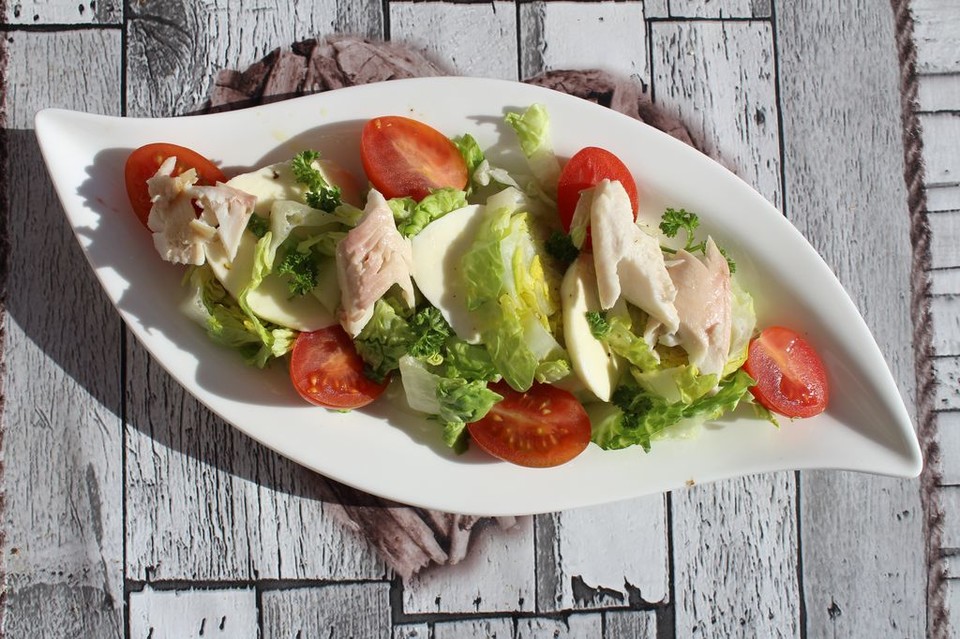Salat mit geräucherter Forelle und Mozzarella von lenchen | Chefkoch