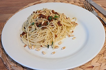 Spaghetti mit getrockneten Tomaten (Bild)