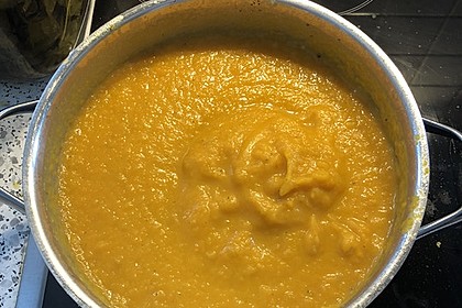 Feine Karottensuppe (Bild)