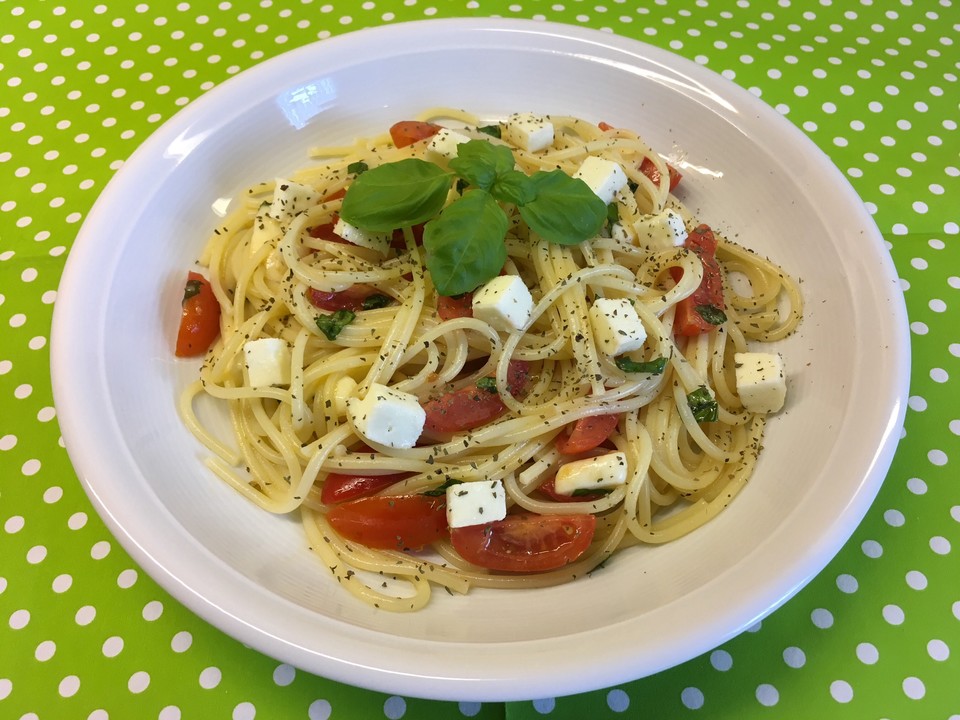 Spaghetti mit Tomaten, Mozzarella und Basilikum von strandengel | Chefkoch
