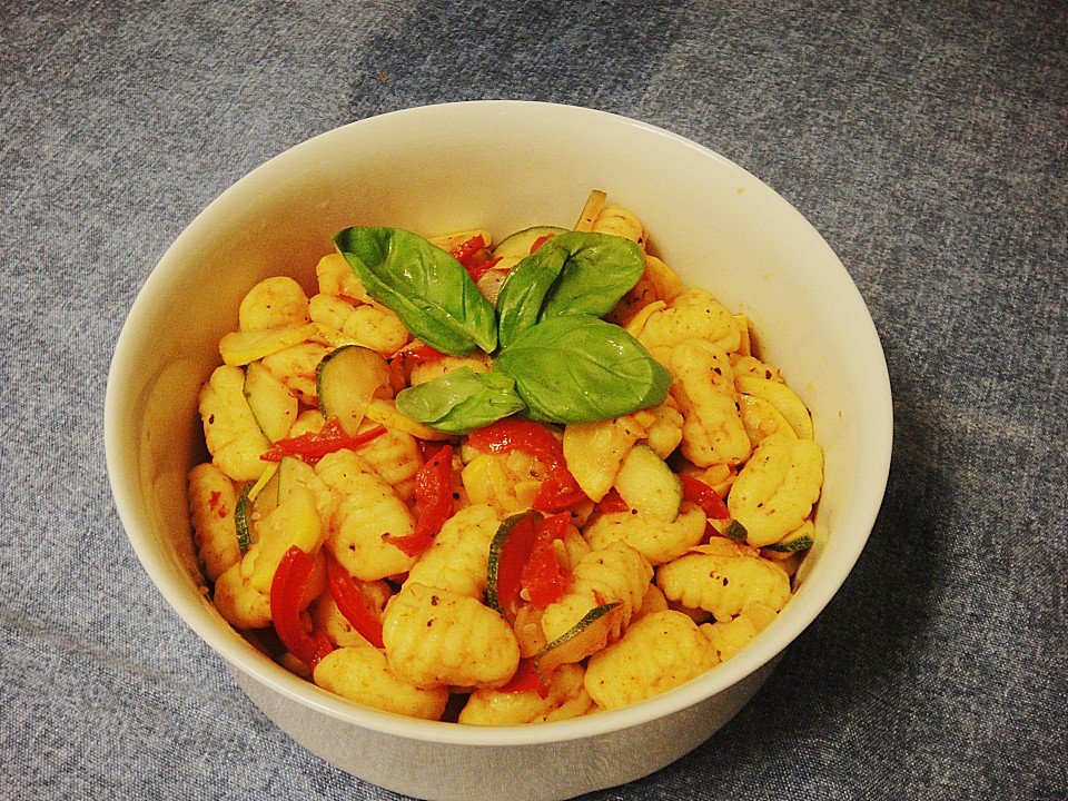 Gnocchi-Salat mit Zucchini und Paprika von TortillaGirl | Chefkoch