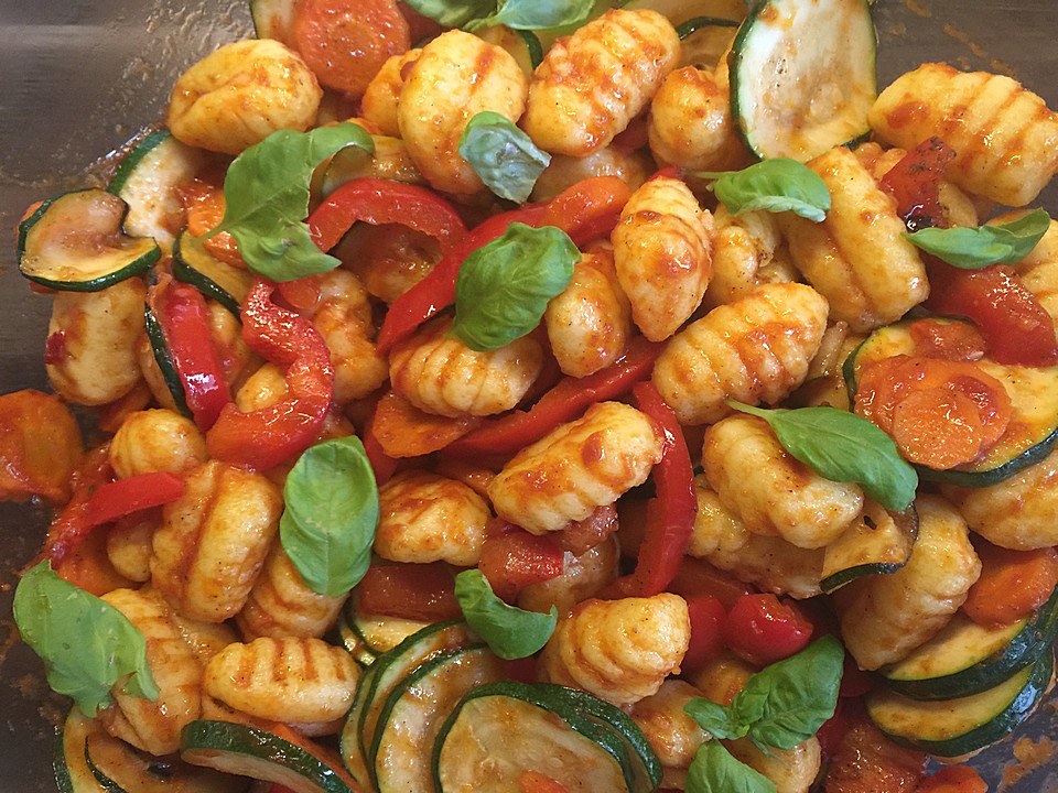 Gnocchi-Salat mit Zucchini und Paprika von TortillaGirl | Chefkoch