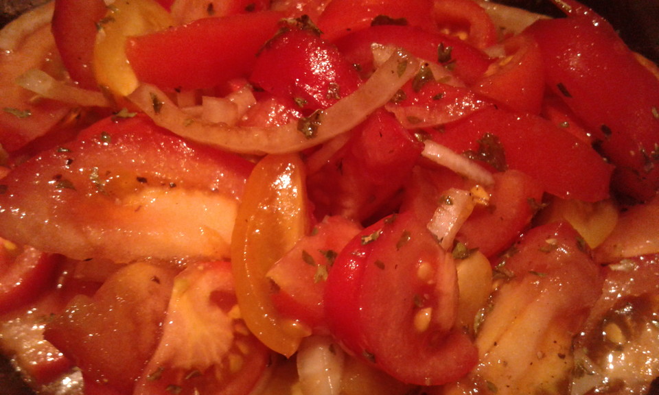 Tomaten - Zwiebel - Salat von tartuffo | Chefkoch