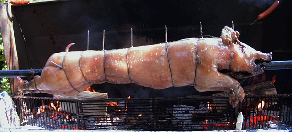 Gefülltes Spanferkel vom Holzfeuergrill von lumpei | Chefkoch Gefülltes Spanferkel vom Holzfeuergrill von lumpei | Chefkoch