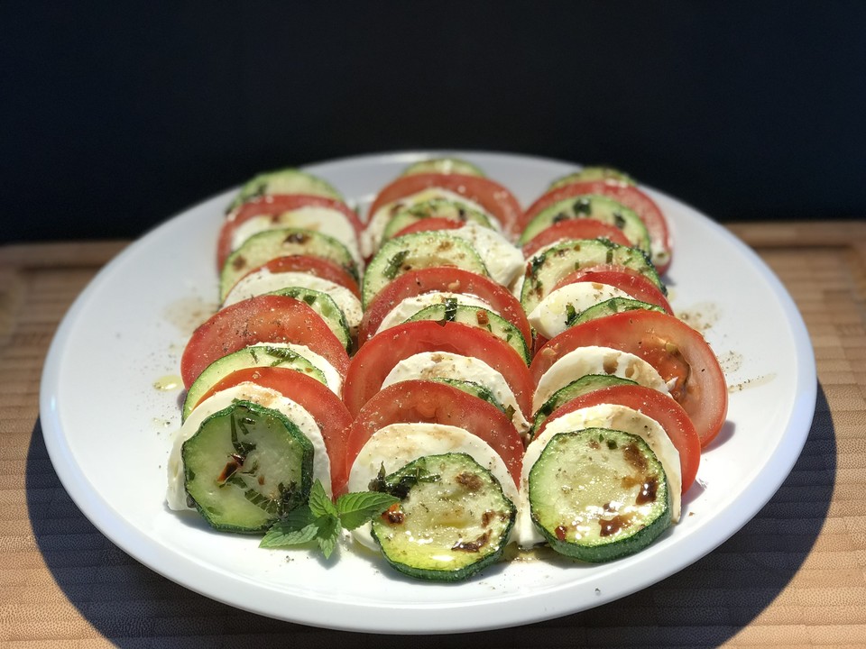 Leichter Zucchini - Tomaten - Mozzarella - Salat von Basch | Chefkoch