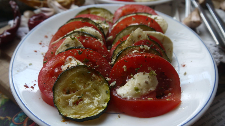 Leichter Zucchini - Tomaten - Mozzarella - Salat von Basch | Chefkoch