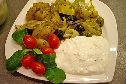 Kartoffelpfanne griechischer Art mit Käsecreme (Bild)
