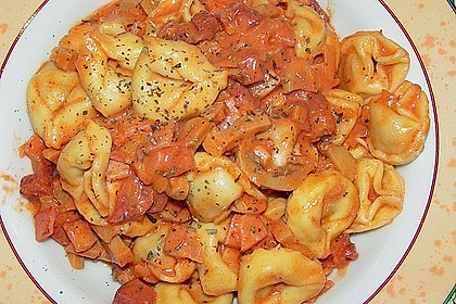 Tortellini mit Pizzasauce (Bild)