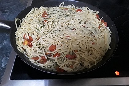 Spaghetti aglio e olio (Bild)